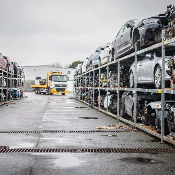 Casse auto à Argenteuil avec véhicules destinés au recyclage et pièces détachées d’occasion