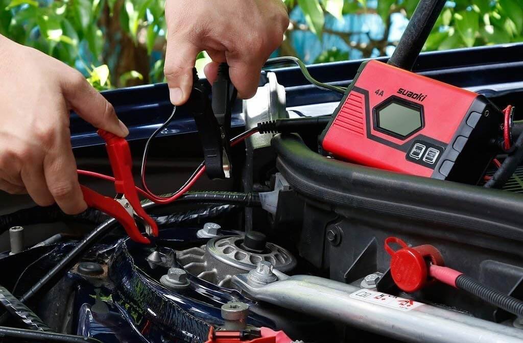 Investir dans un chargeur de batterie voiture sur Internet