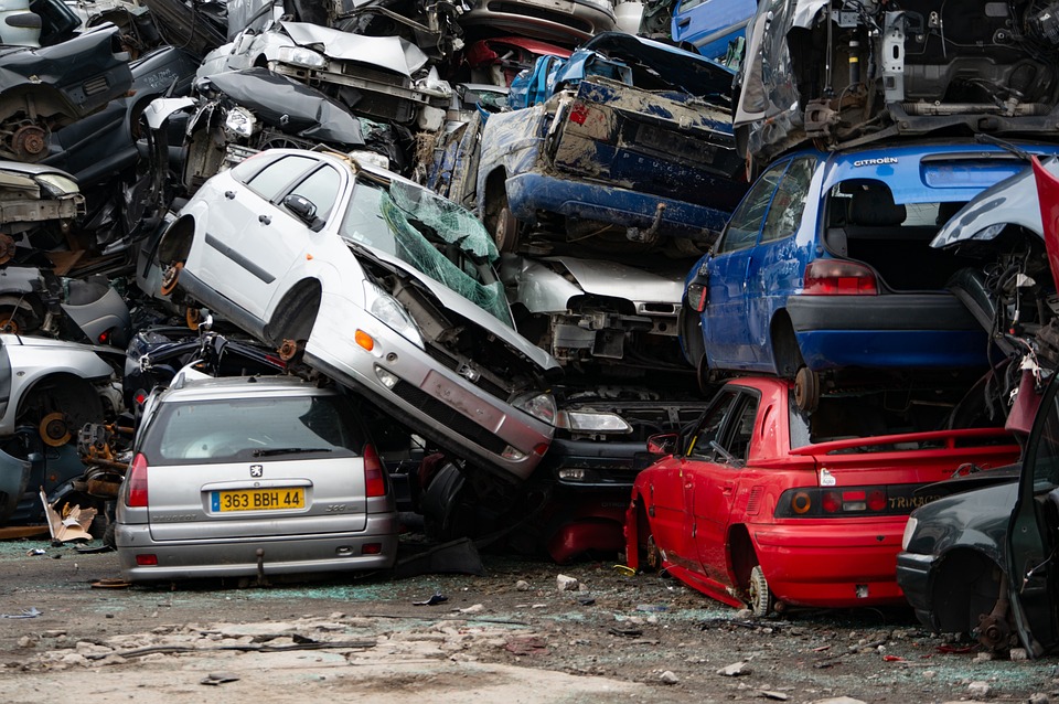 Acheter des pièces dans une casse auto : les avantages et les inconvénients