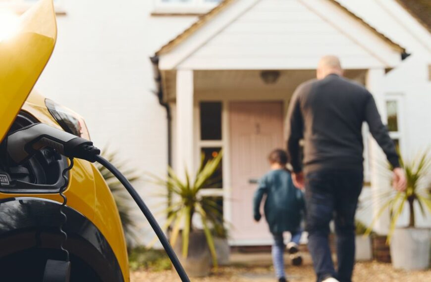 Voitures électriques à 100 euros : qui peut en profiter ?