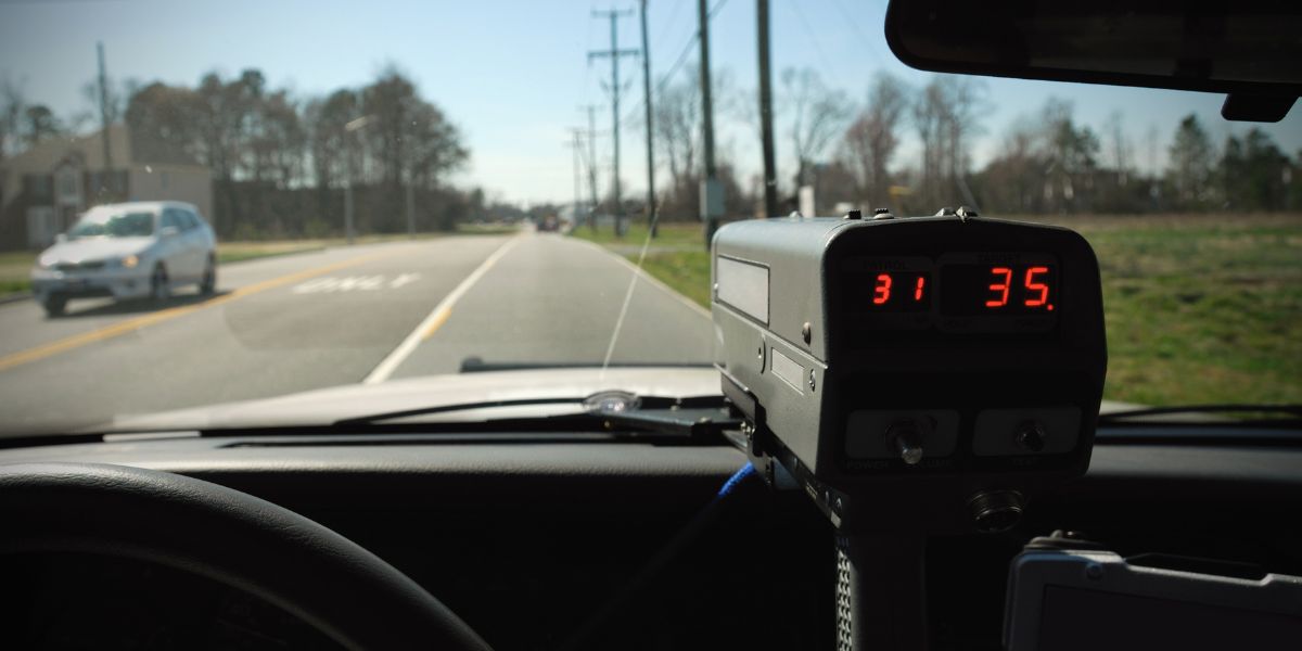 Comment reconnaître une voiture radar ?