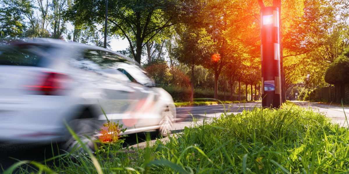 Quelles sont les marges acceptées par les radars automatiques pour les dépassements de vitesse ?